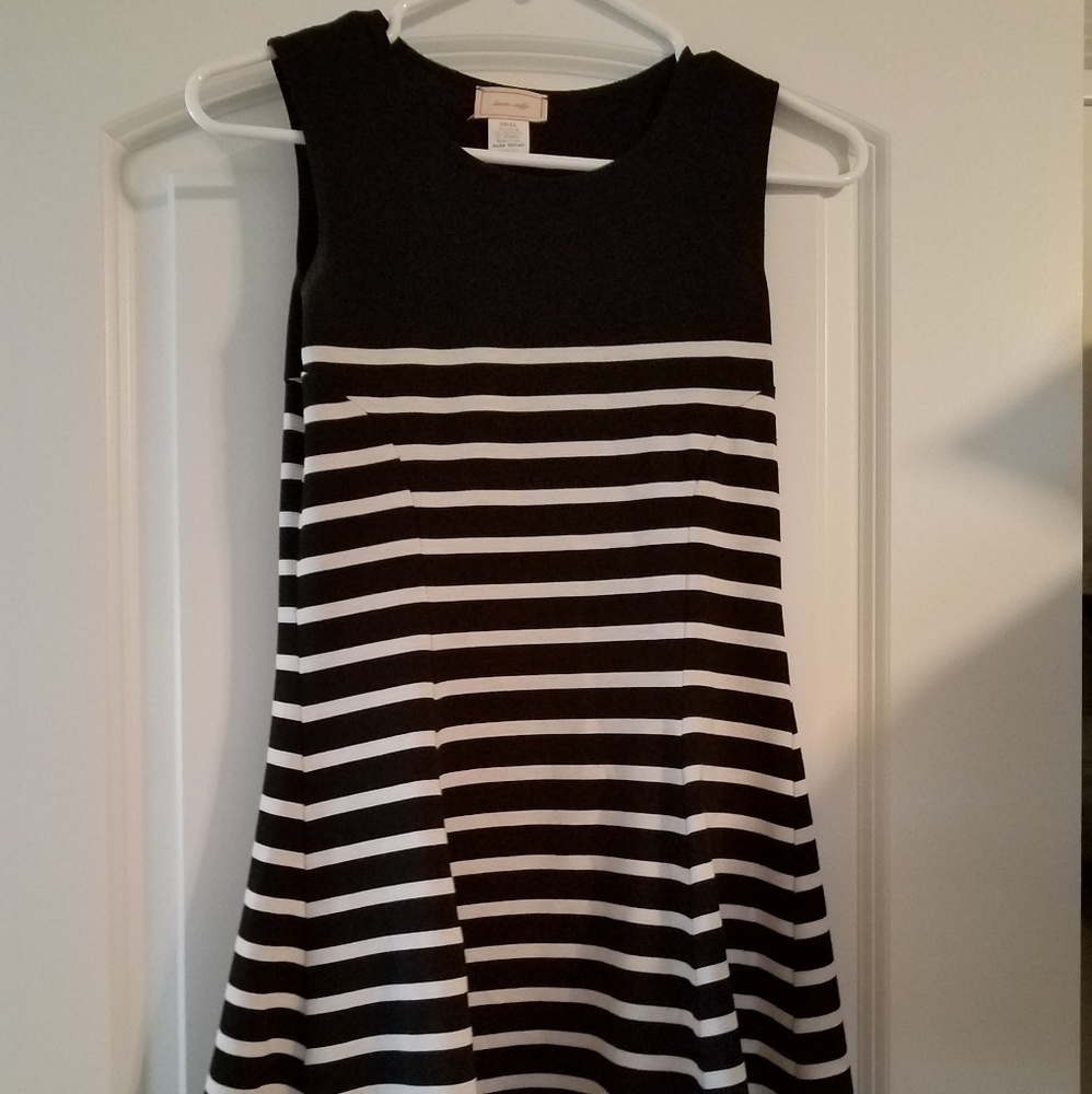 Black and white sleeveless dress
